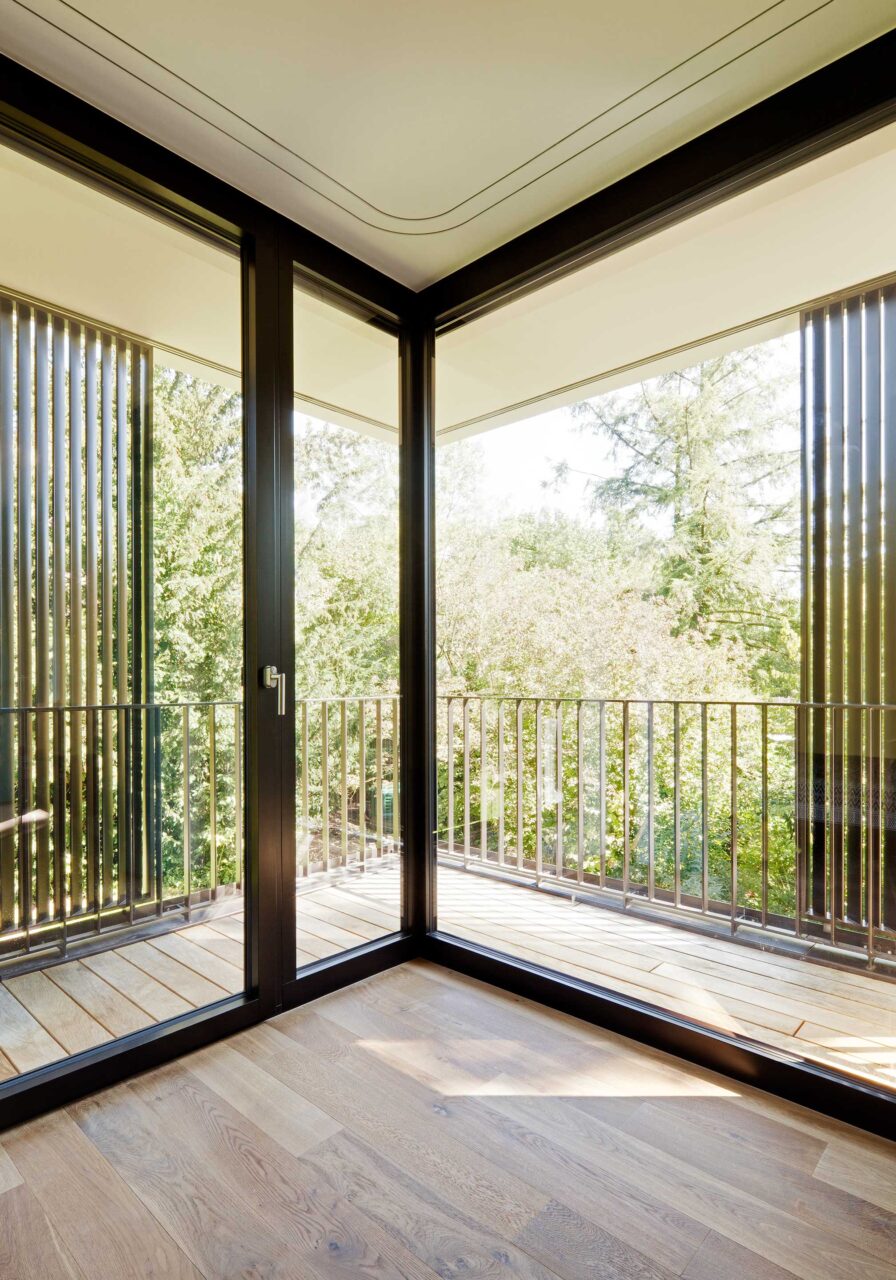 weber-metall-schiebeladen-anthrazit-design-architektur-modern-villa-aussicht