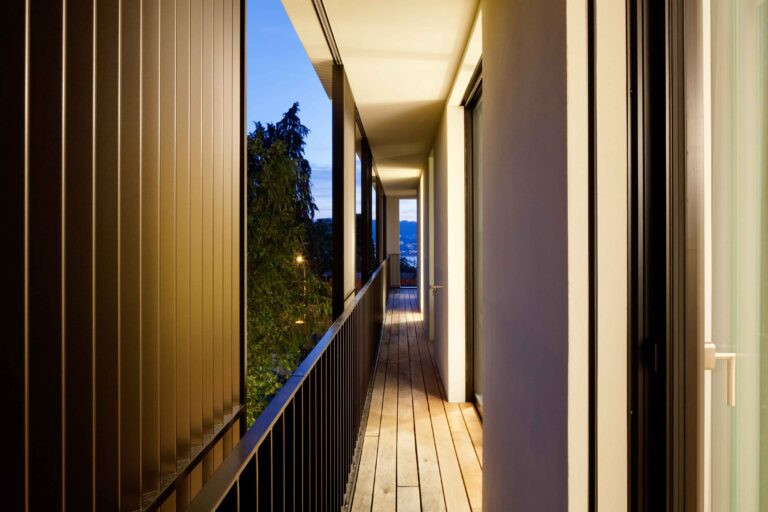 weber-metall-schiebeladen-anthrazit-design-architektur-modern-villa-nacht