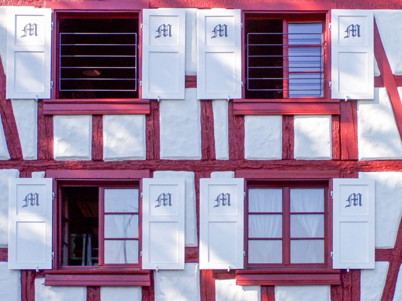 weber-metall-fensterladen-alu-blechfuellung-buchstaben
