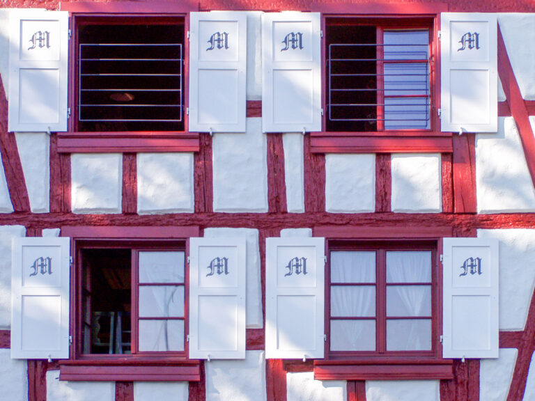 weber-metall-fensterladen-alu-blechfuellung-buchstaben